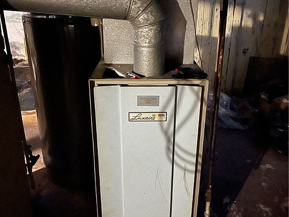 5th image of 1144 E 9th St
