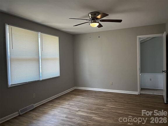 3rd image of 2213 Shamrock Dr