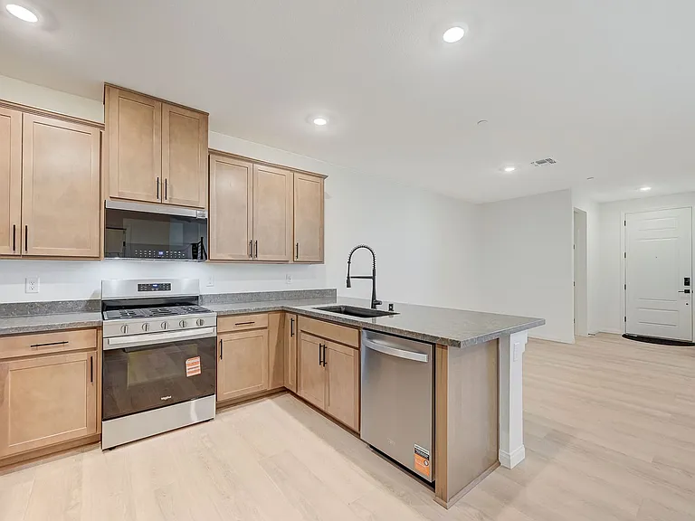 7681 N Jones Blvd — Photo 4