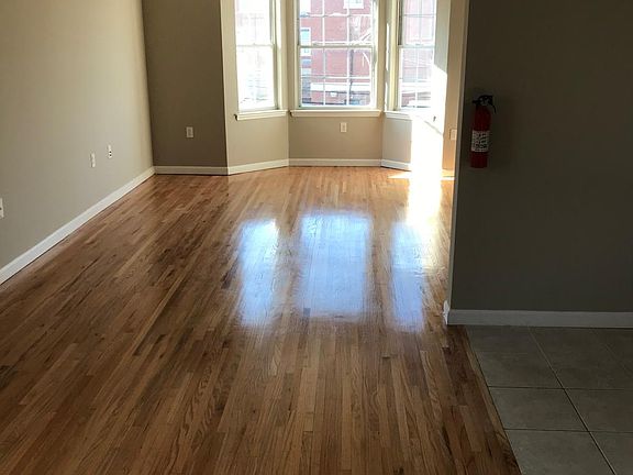 2nd image of 521 Bond St Floor 2