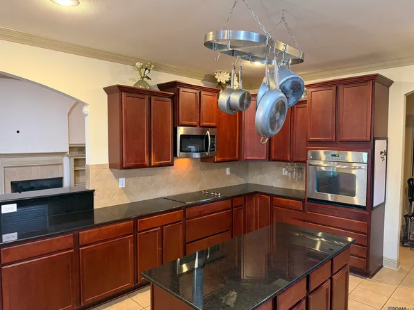 6086 Waterford Ln, Sorrento, LA 70778