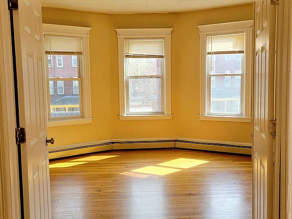 3rd image of 14-16 Mortson St #2