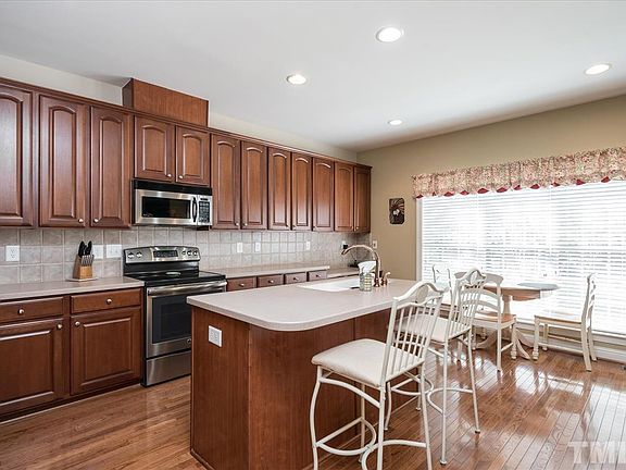 3rd image of 152 Grande Dr