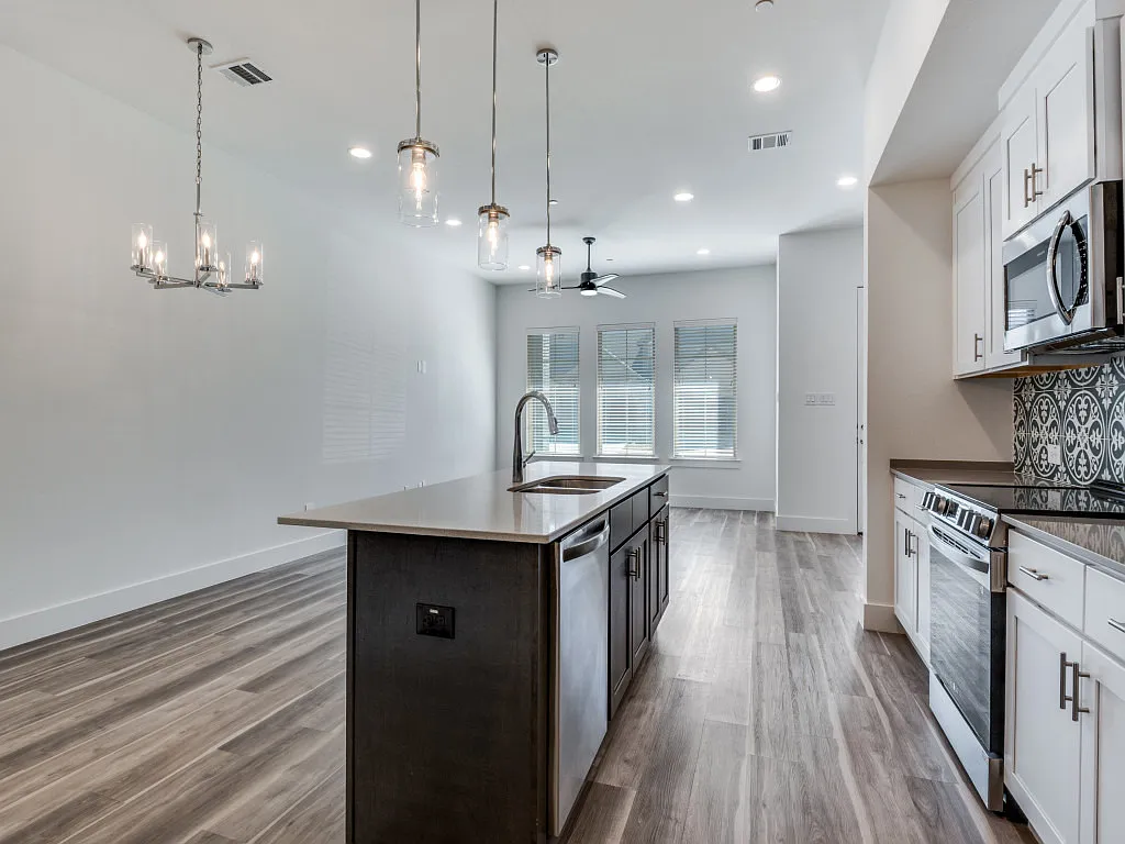 3 bed, 1898 sqft, $2,800 — Photo 4