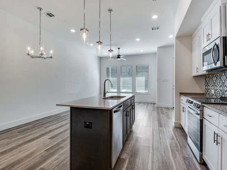 804 Eaglescliffe Lndg — Photo 3
