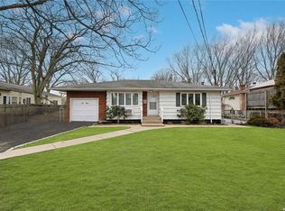 1094 Udall Rd, Bay Shore, NY 11706