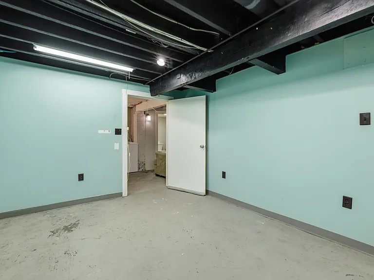 1110 Washington St — Photo 11