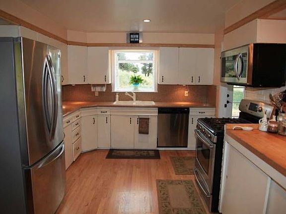 Main House Kitchen 1
