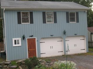 18 Park Pl, Hyde Park, NY 12538