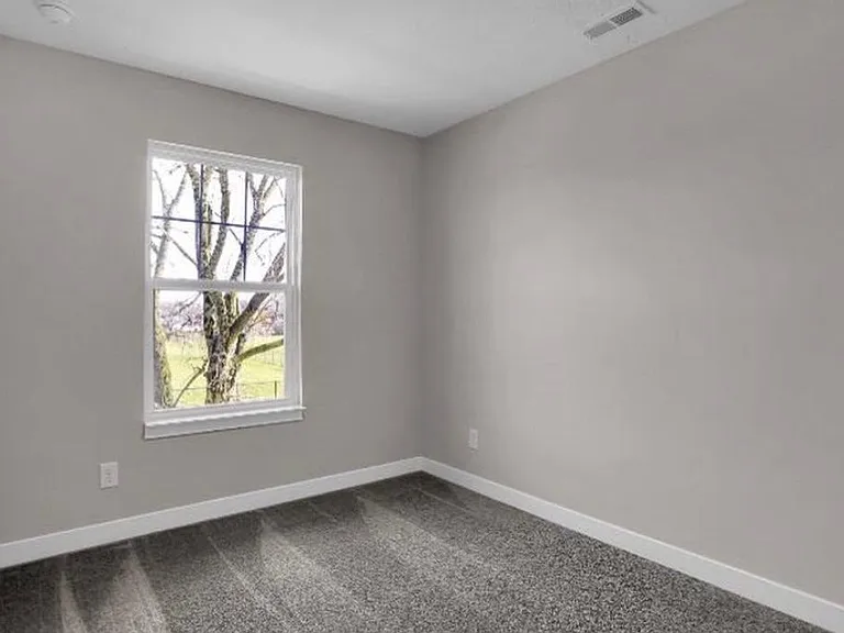 913 E 16th St — Photo 18