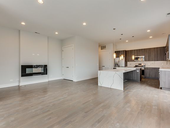 3rd image of 1716 N California Ave APT 1N