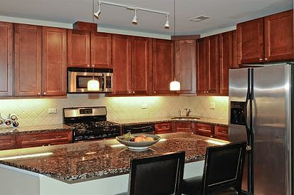 3rd image of 1717 W Bryn Mawr Ave APT 1W