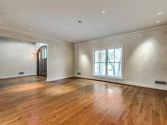4th image of 10625 Lennox Ln