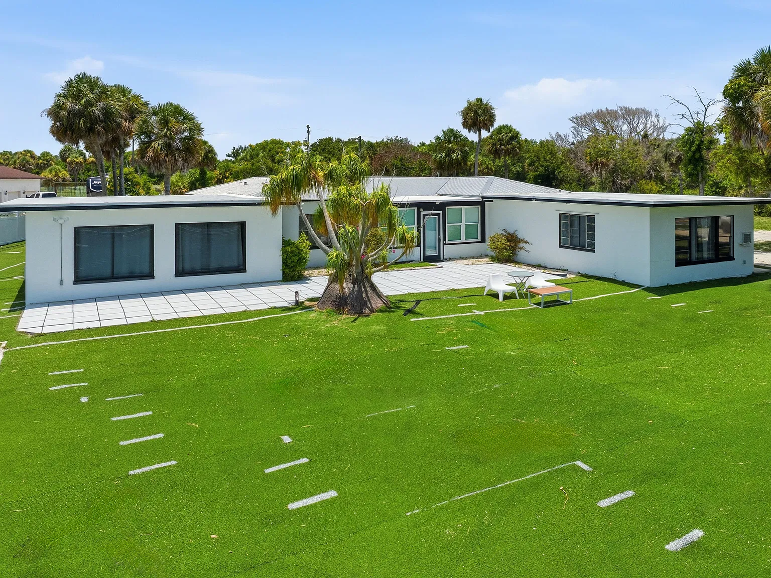 3 bed, 3.0 bath, 3298 sqft, $4,900 — Photo 3