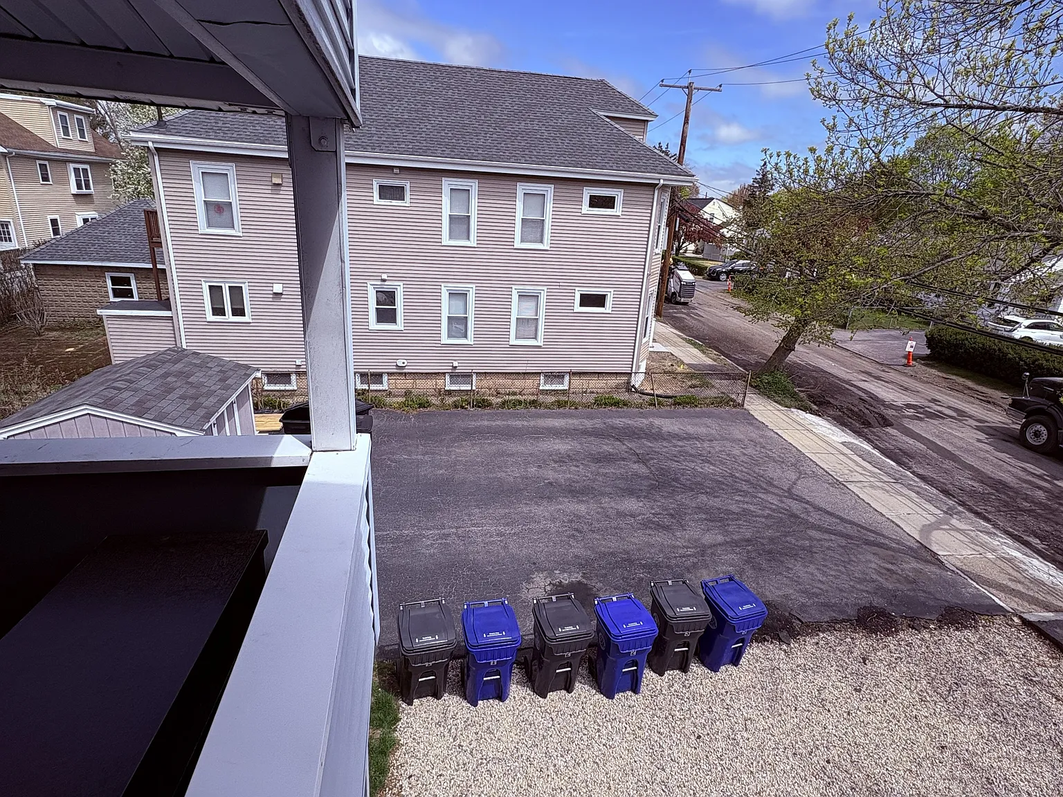 3 bed, 1200 sqft, $1,250 — Photo 2