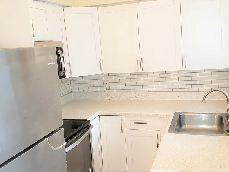 737 NE 16th Ave #4 — Photo 5