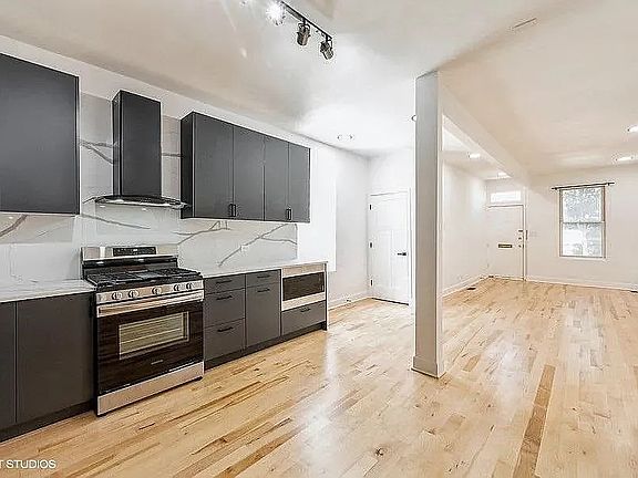 4th image of 1945 W Thomas St #1