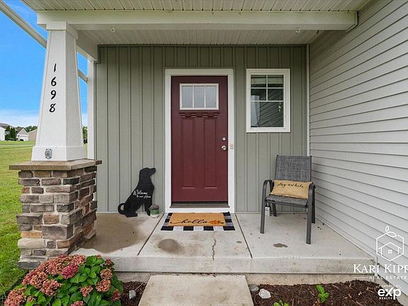 3rd image of 1698 Trent Ridge Court NE