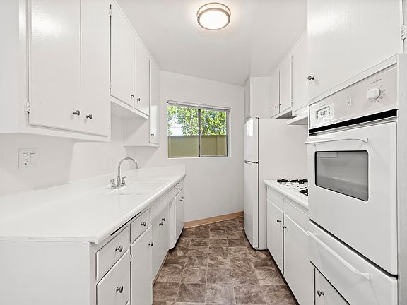 5th image of 929 N San Vicente Blvd APT 4