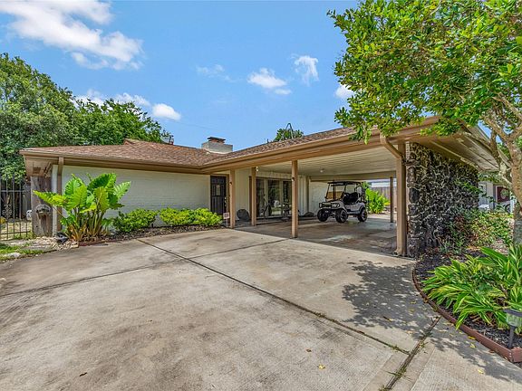 3rd image of 506 Bay Colony Dr
