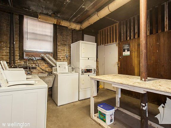 2nd image of 1101 W Wellington Ave #1211
