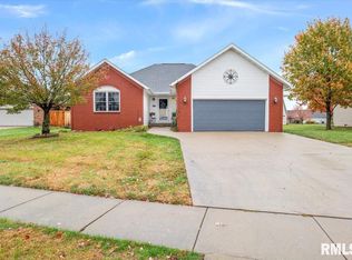 1355 Wyndmoor Dr, Rochester, IL 62563