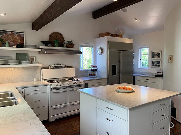 5th image of 2219 Chapala St