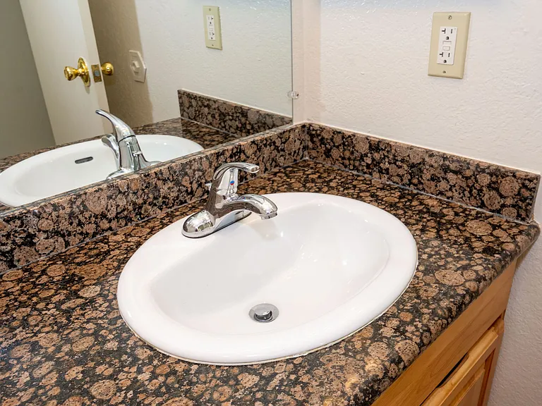 Peppertree Apartments — Photo 14