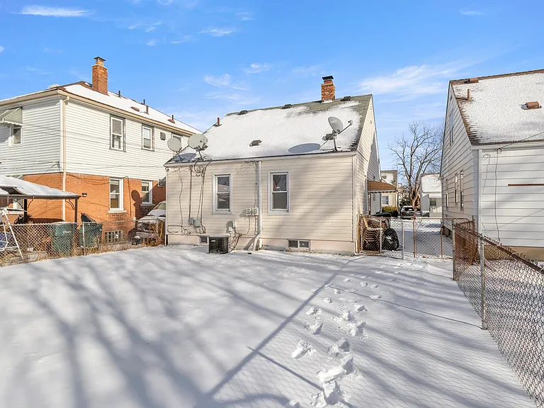 4645 Rosalie St — Photo 34