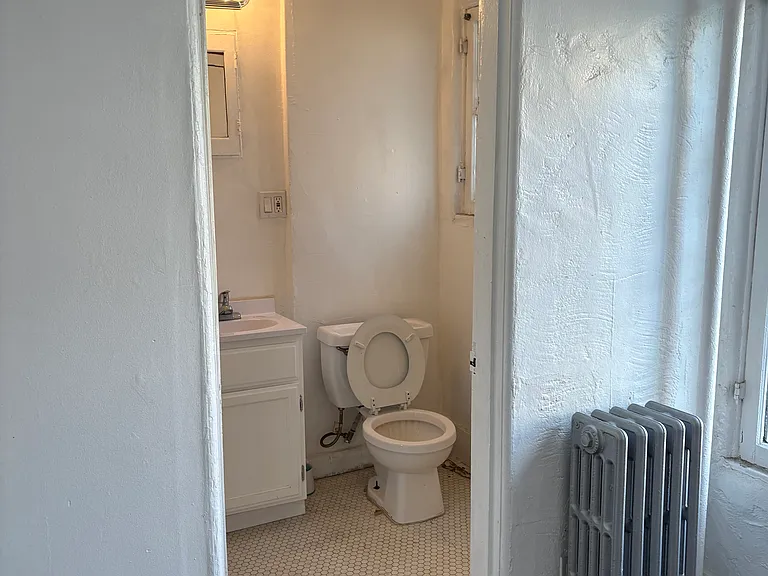 Brevort Hotel -6326 Lexington Ave. — Photo 26
