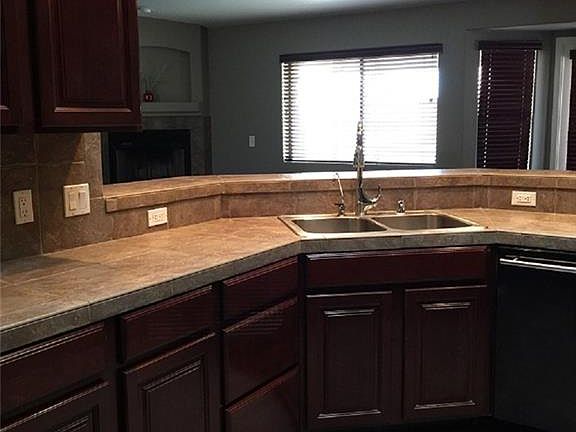 4th image of 2421 E Sage Dr