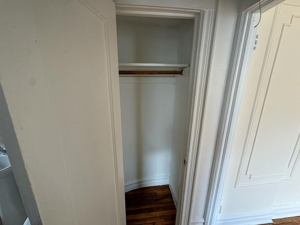 2nd image of 900 E 35th St APT B4