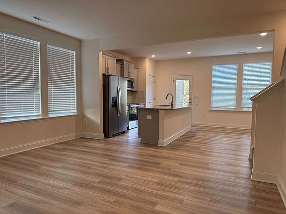 3rd image of 149 Wildflower Cir
