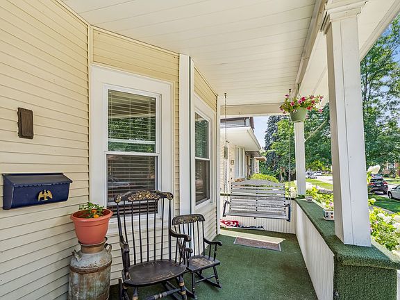 4th image of 3423 N Natoma Ave