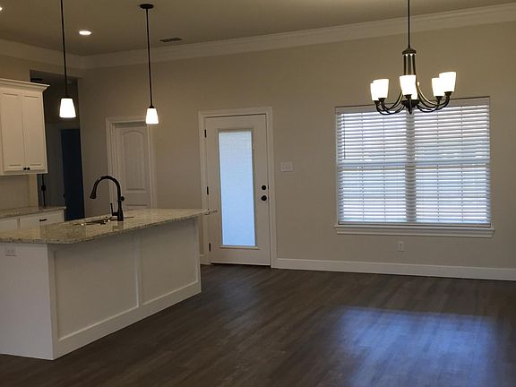 Kitchen/Dining Area