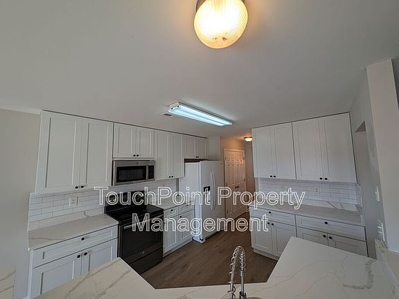 3rd image of 11307 Breezehill Ln