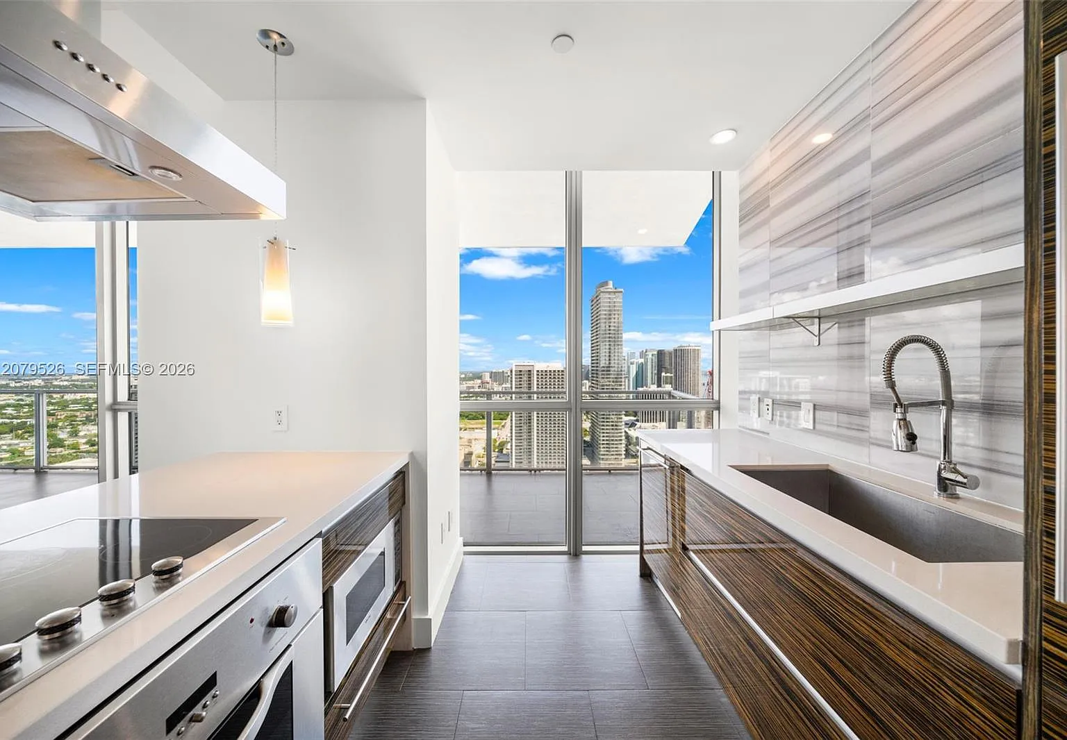 2 bed, 2.5 bath, 1647 sqft, $7,400 — Photo 2