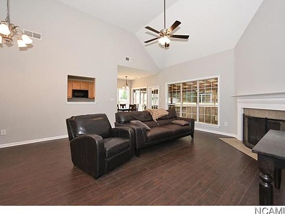 3rd image of 4473 Canterbury St