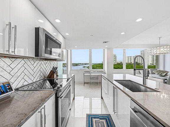 5th image of 3912 S Ocean Boulevard #605