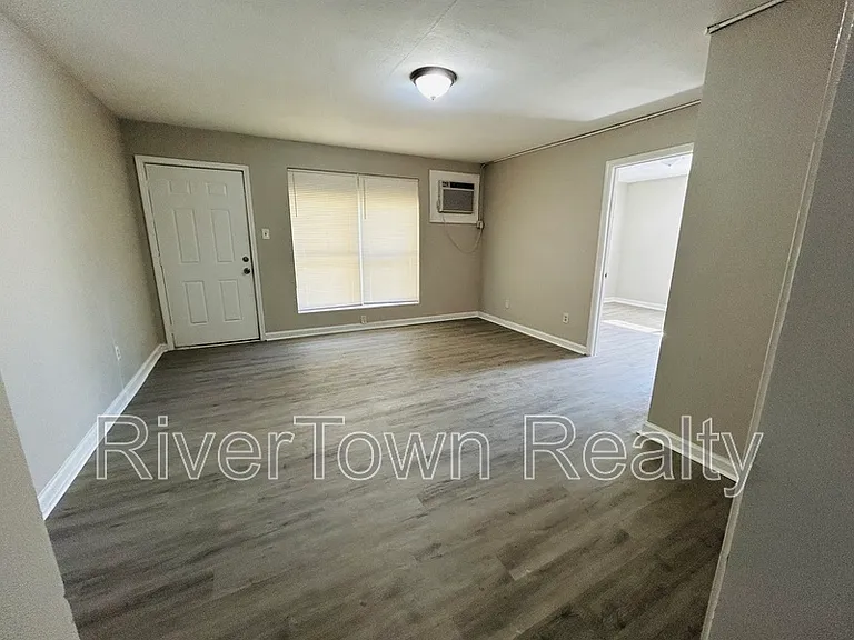 4029 Berkshire Ave — Photo 2