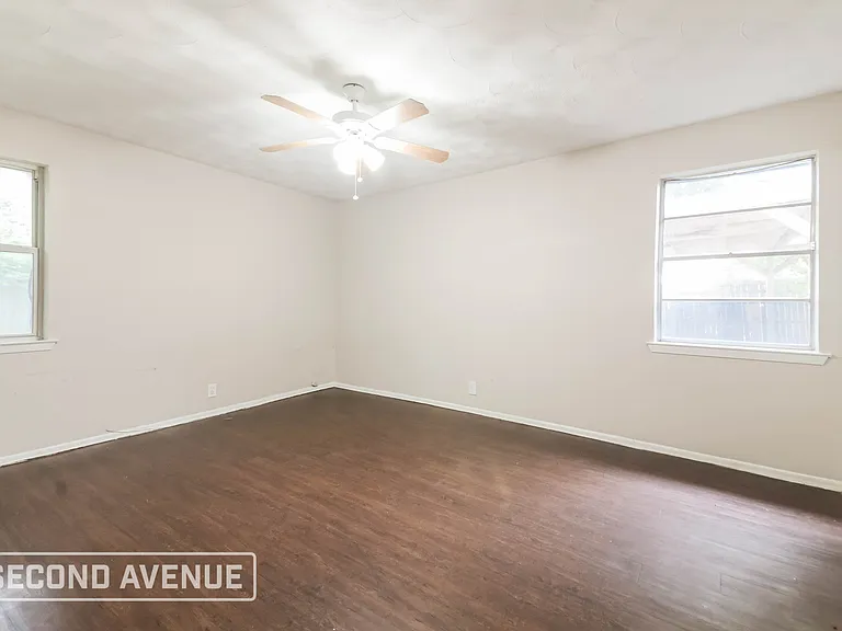 802 Memorial Dr — Photo 13