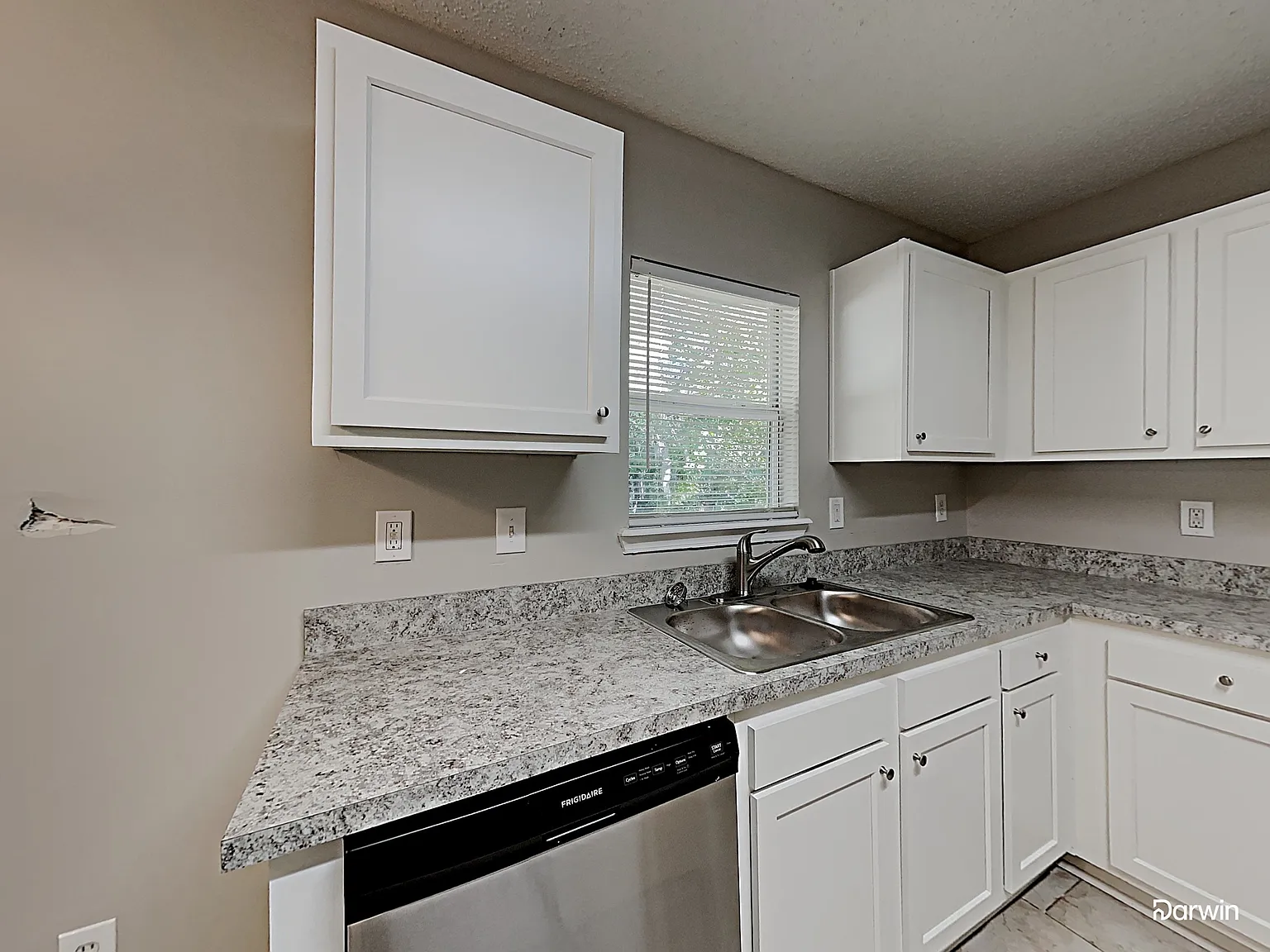 3 bed, 2.0 bath, 1470 sqft, $2,015 — Photo 4