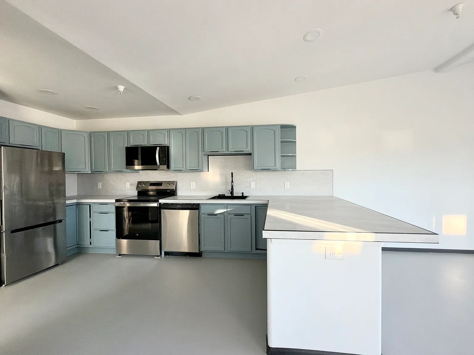 2 bed, 1100 sqft, $4,250 — Photo 3