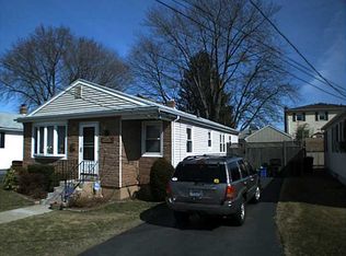 33 Wainwright St, Providence, RI 02908