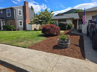 104 Hickory Dr, Rogue River, OR 97537