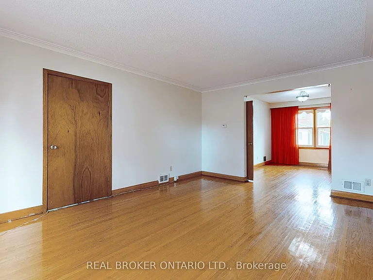 3241 Dufferin St — Photo 7