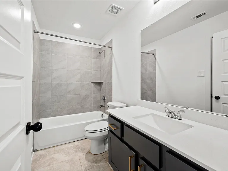 1911 Golden Leaf Dr — Photo 30