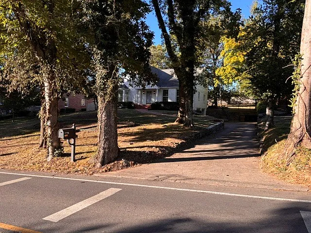 4 bed, 3.5 bath, 2801 sqft, $4,500 — Photo 2