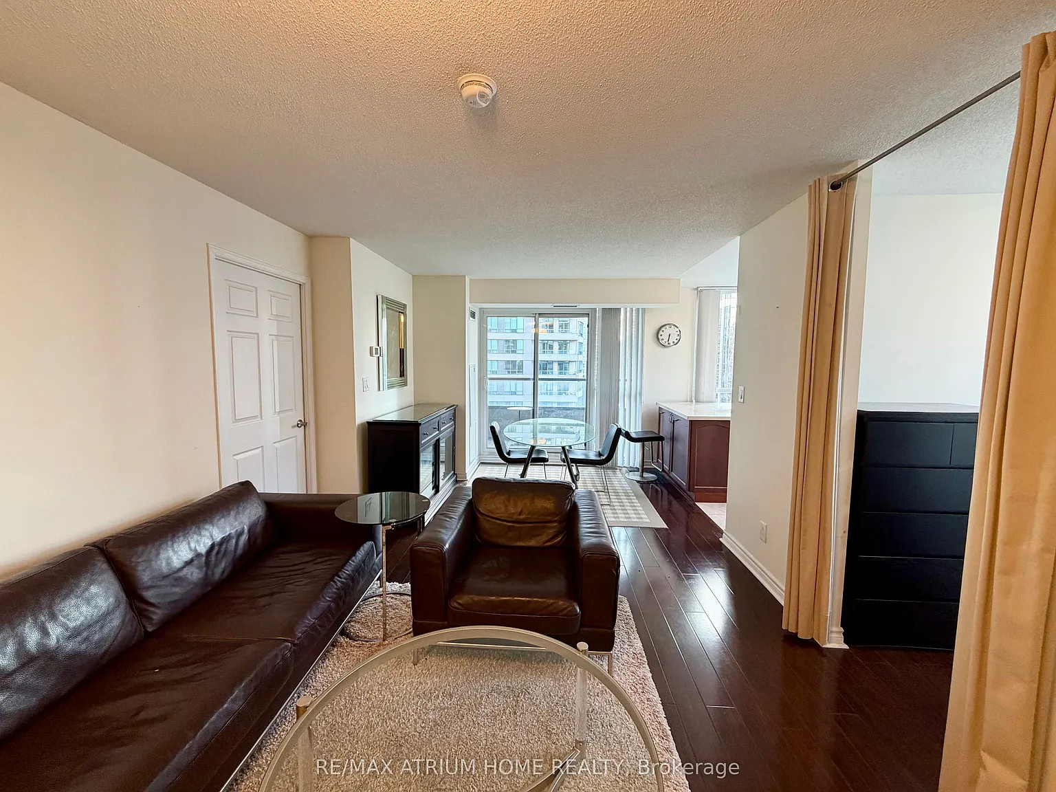 3 bed, $3,000 — Photo 3