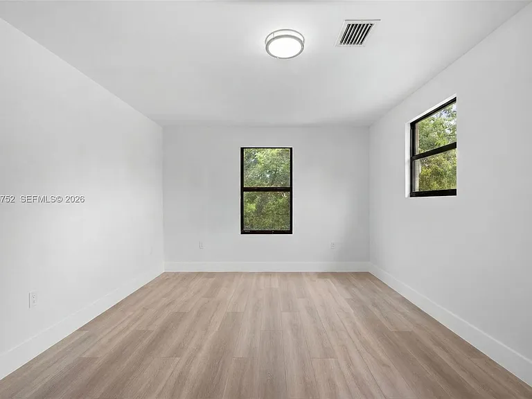 4746 NW 10th Ave — Photo 28